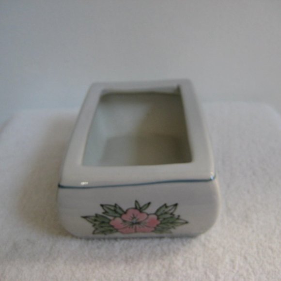 Flowered Chinese dish, Panda stamped on the bottom, Made in China - Picture 4 of 5